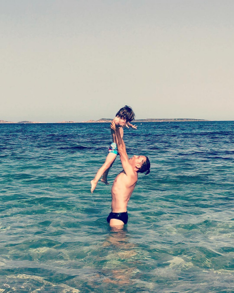 &quot;Молодильні яблука з'їла?&quot;: Пугачова здивувала шанувальників новим образом (фото)