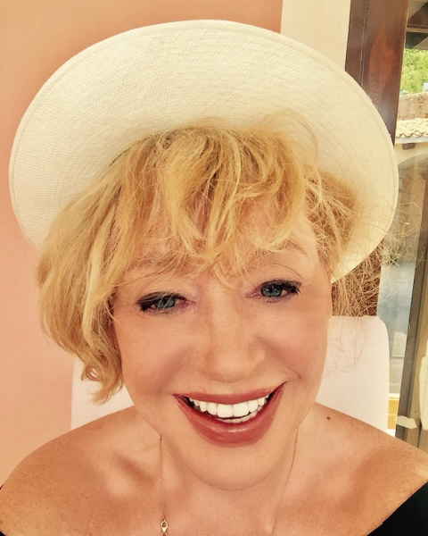 &quot;Молодильні яблука з'їла?&quot;: Пугачова здивувала шанувальників новим образом (фото)