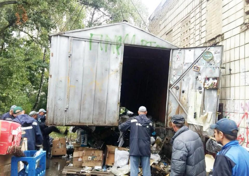 "Мечтаю о сквере": Киев избавили от двадцати нелегальных МАФов (фото)