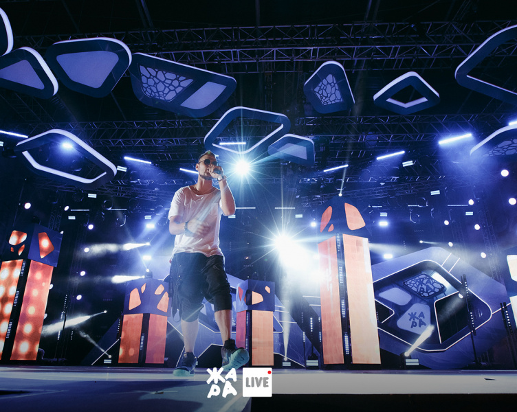 "Под аплодисменты взволнованной публики": Настя Каменских восхитила образом на "Жаре"