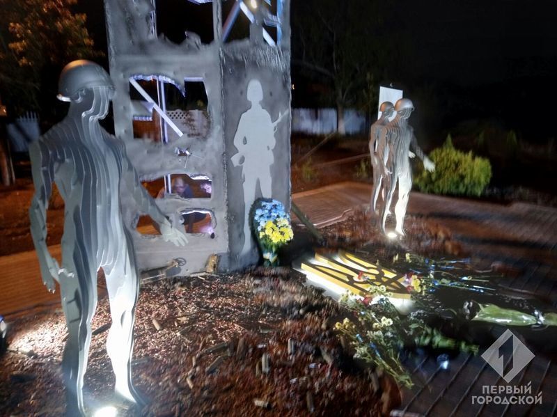 "Дух тих людей, яких немає": в Одеській області поставили пам'ятник українським захисникам-"кіборгам"