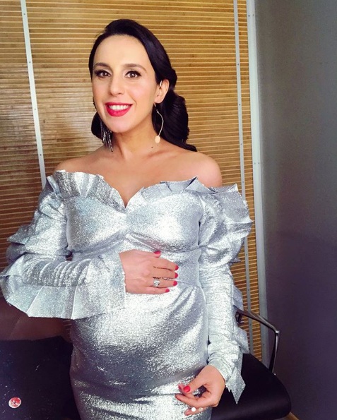 &quot;Світиться від щастя&quot;: Джамала показала кругленький животик (фото)