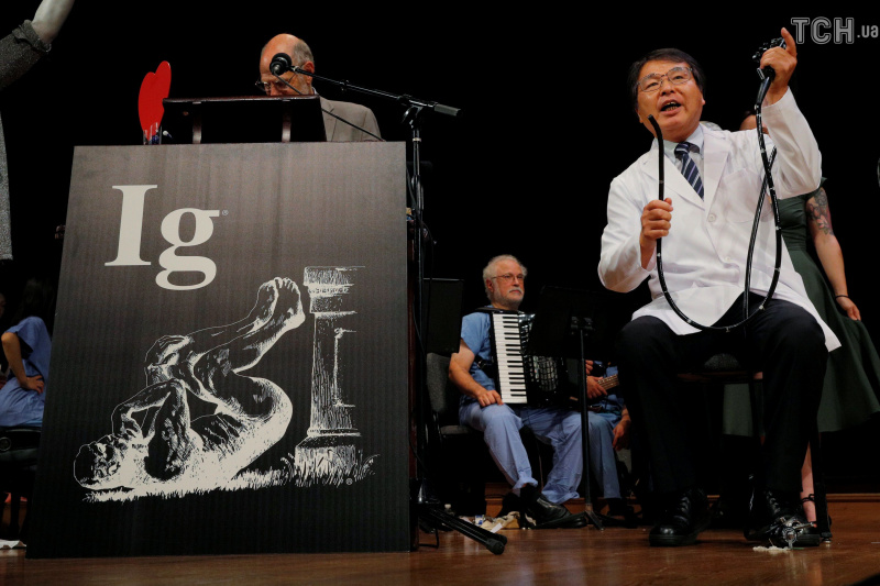 Кукла вуду, мухи в вине и колоноскоп для детей: Гарвардский университет назвал победителей Шнобелевской премии