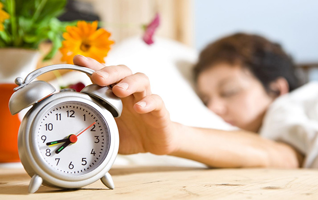 Правильный режим и завтрак: специалисты рассказали, как помочь ребенку адаптироваться после каникул