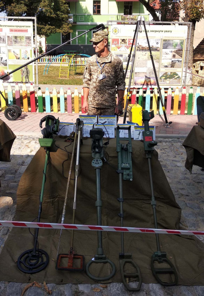 Особенно понравилось детям: саперы в честь Дня Независимости продемонстрировали современное оборудование (фото)