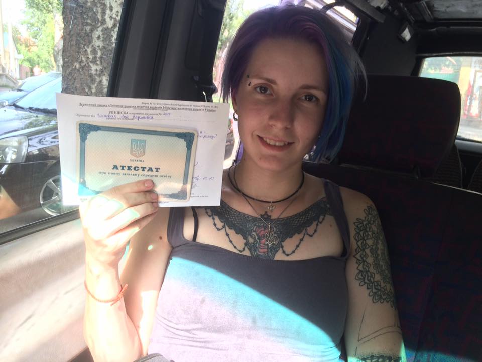 Волонтер Яна Зинкевич подала документы в медицинскую академию