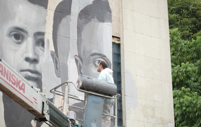 Російський художник прикрасив стіну корпусу КПІ портретами Королева