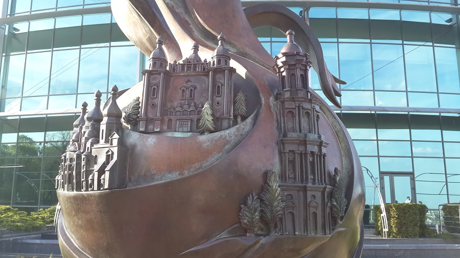 Никольский военный собор на памятнике Ивану Мазепе