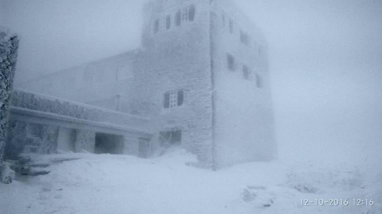 В Украине выпал первый снег: яркие фото и видео