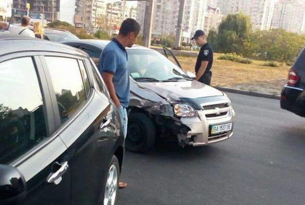 У Києві нетверезий водій "протаранив" п'ять авто