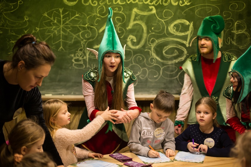 "Я слышал, как папа сказал маме, что лучше всего дарить деньги": что маленькие украинцы просят у Деда Мороза