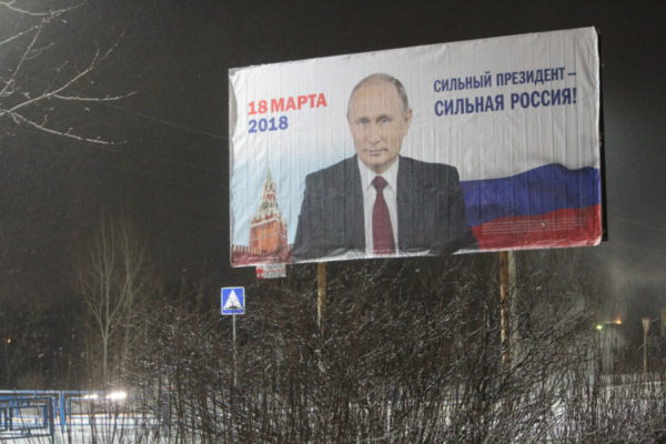 "Цілилися в голову": у Росії знову закидали яйцями Путіна