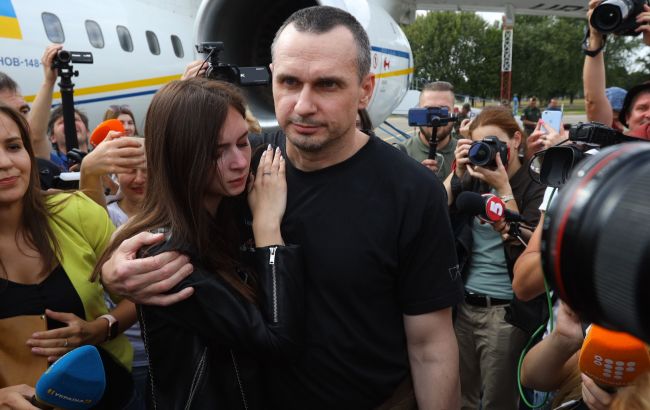 Зеленському зараз важко: Сенцов відверто висловився про президента