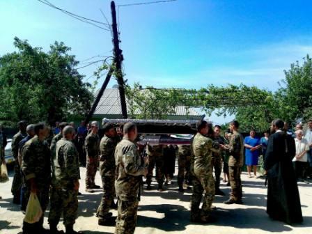 У Хмельницькій області попрощалися з 25-річним бійцем, загиблим на Донбасі (фото)
