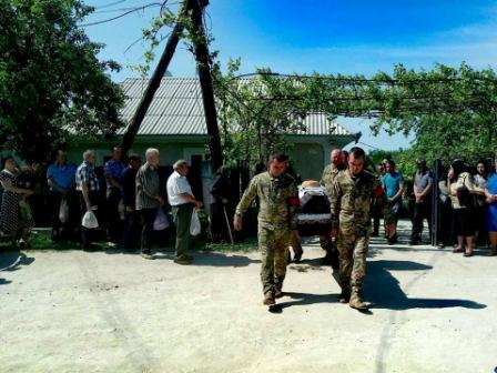 У Хмельницькій області попрощалися з 25-річним бійцем, загиблим на Донбасі (фото)