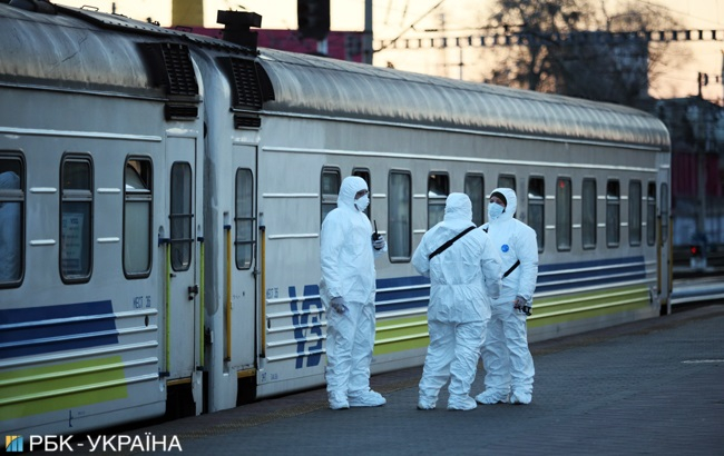 НС на вокзалі в Києві: в поїзді заблоковані десятки людей