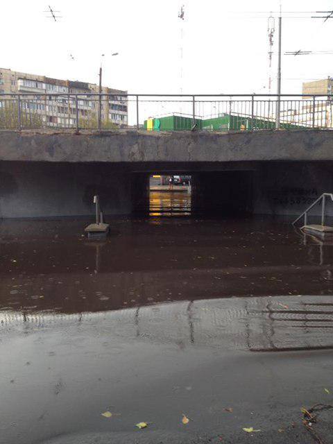 У Києві "затонув" перехід