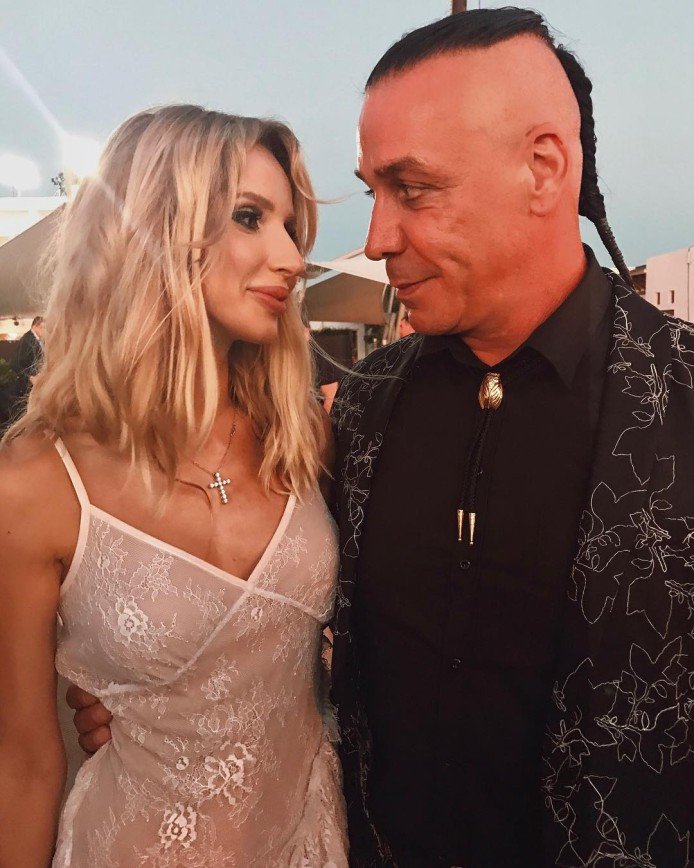 "Тримайте міцніше, дитині потрібен батько": шанувальники Світлани Лободи прокоментували дивне фото з ногою