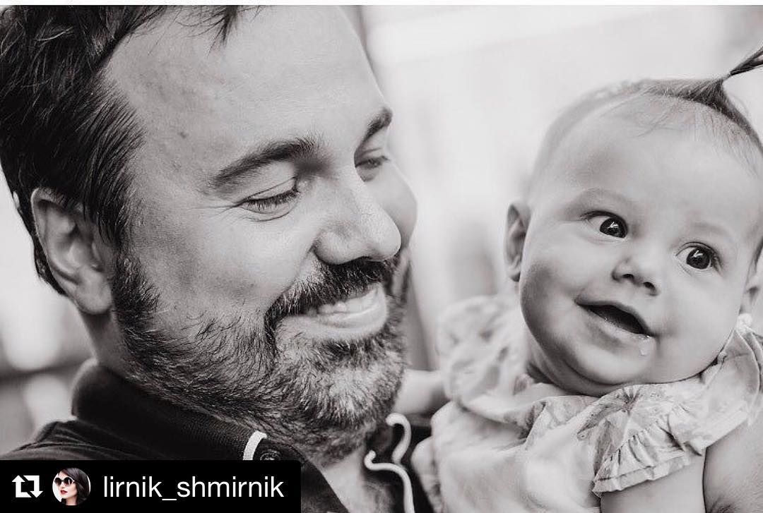 Антон Лирник с малышкой Марфой