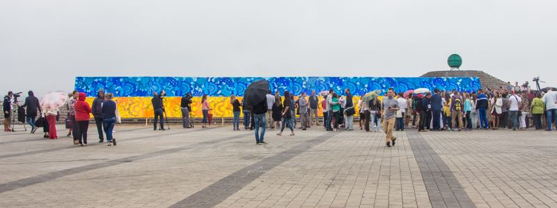 В Днепре создали самый большой флаг Украины с петриковским орнаментом