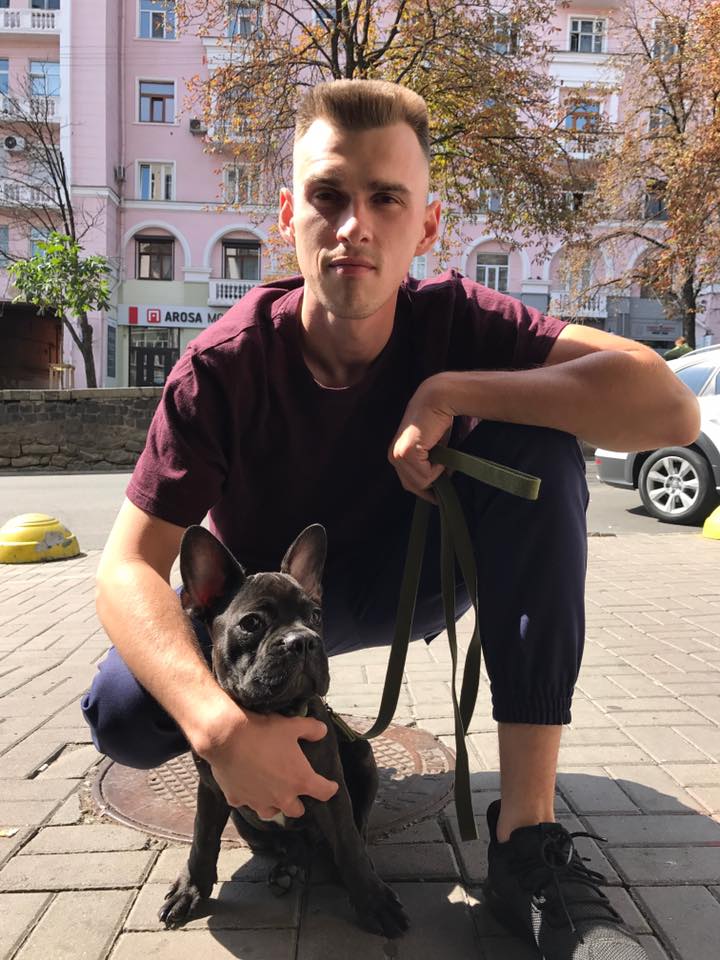 Артем Скрябін зі своєю собакою