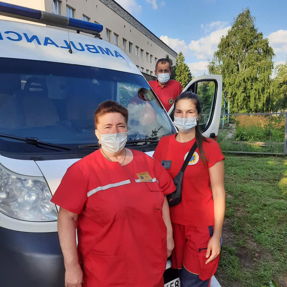 Під Харковом нетверезий чоловік стрибнув "щучкою" в басейн глибиною 1,5 метра і мало не потонув