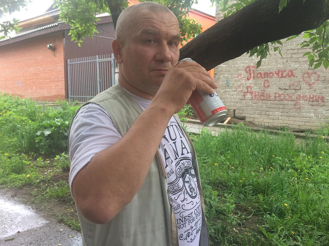 Россия, как она есть: подросток прославил своего пьяного батю в сети (фото и видео)