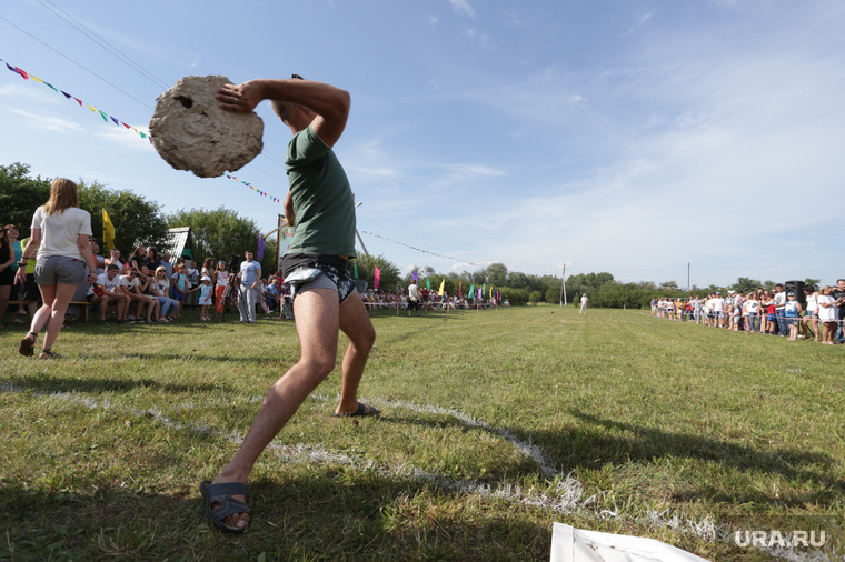 Метание фекалий
