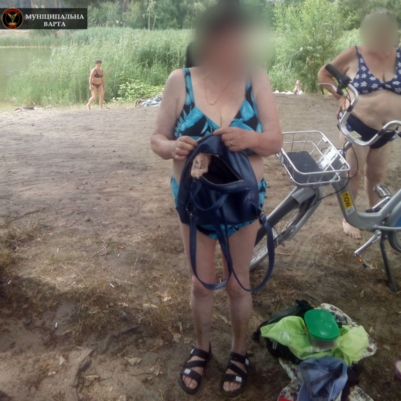 У Києві водолази розшукували "зниклу" жінку: фото курйозної ситуації