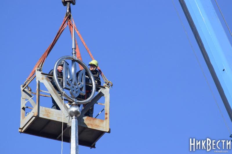 На мэрии Николаева заменили советскую звезду на трезубец