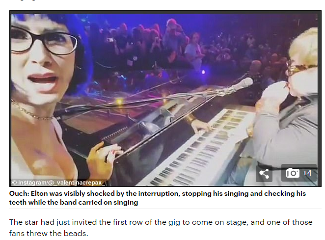 Елтон Джон "отримав по зубах" від шанувальника (відео)