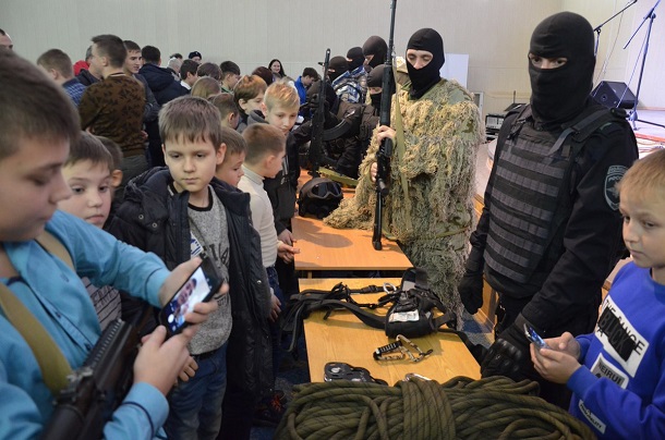 "Першим ділом пістолети": у Криму своєрідно відсвяткували День Валентина