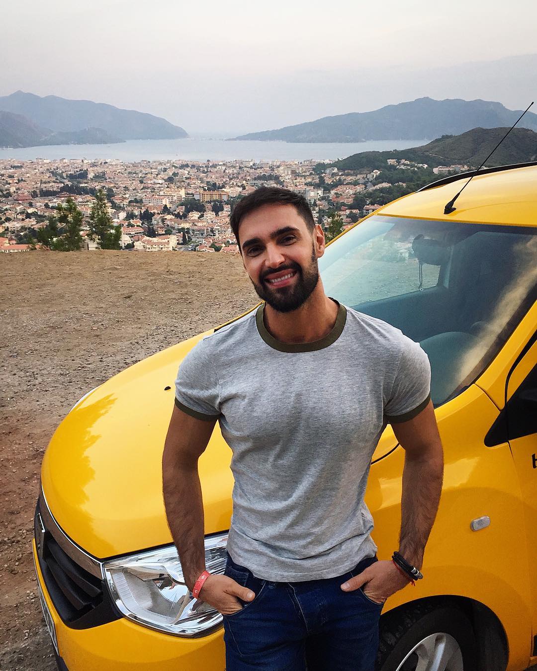 Козловський нарешті виїхав з України