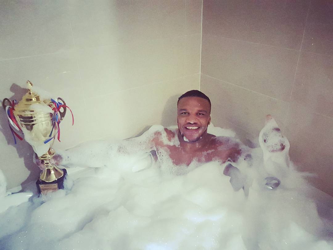 Українець Жан Беленюк показав життя в стилі Мейвезера