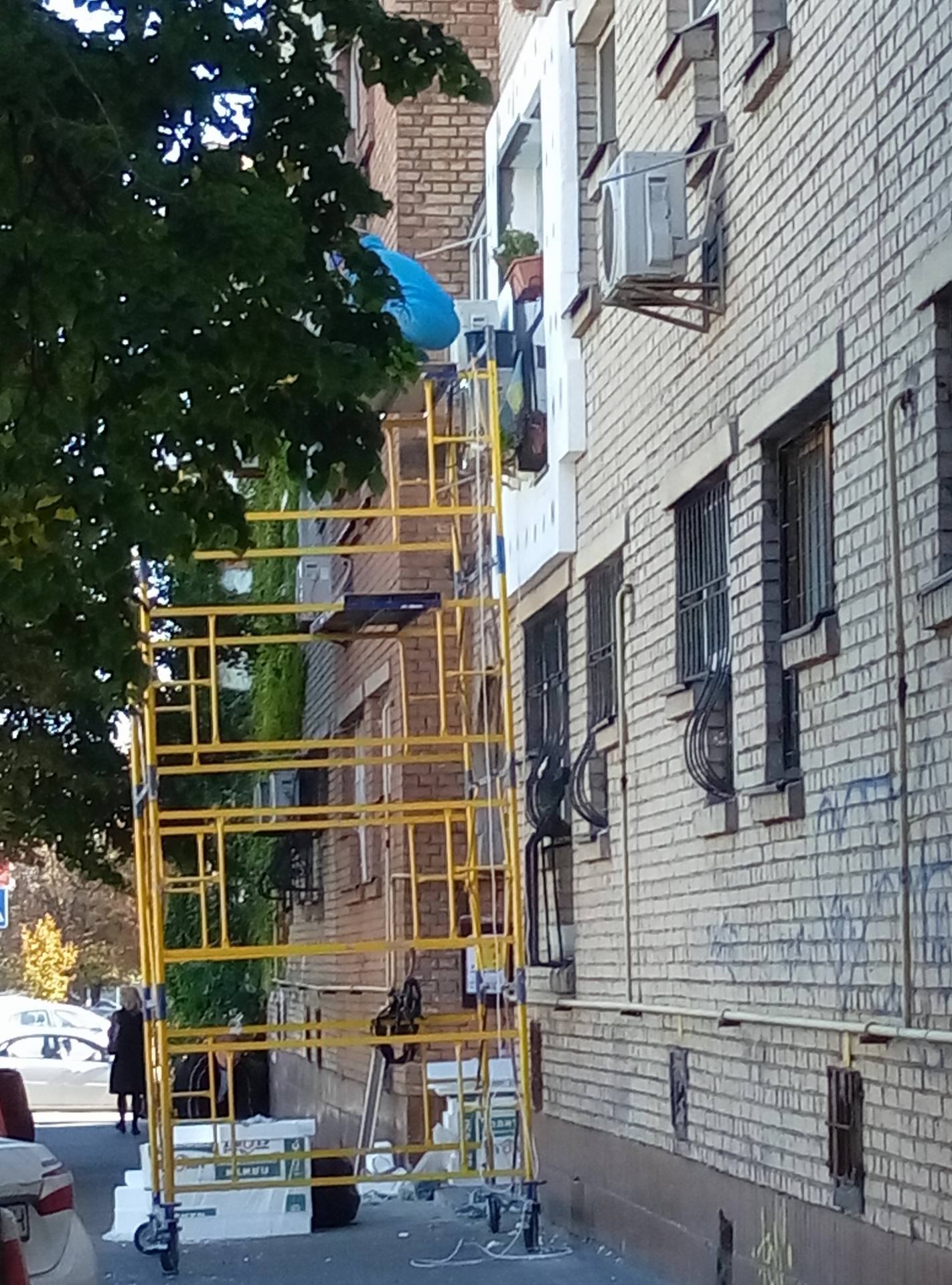 Киевлян возмутил пенопластовый фасад в историческом центре города