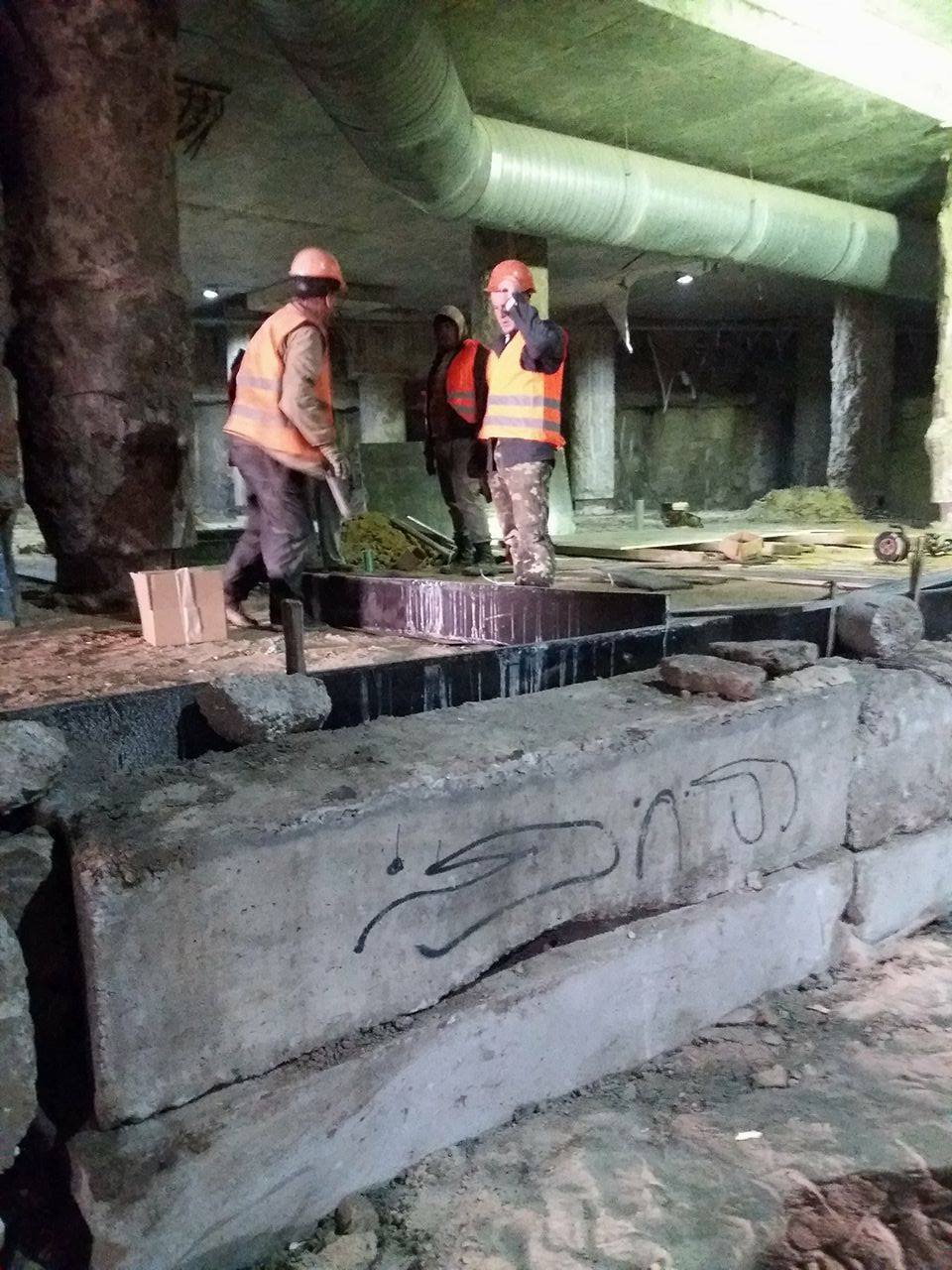 "Бетонная плита на историю": В Киеве уничтожают улицу XI века