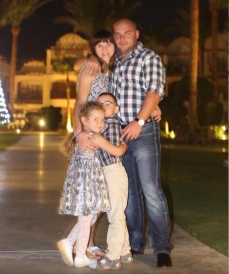 "Когда Викуся приедет?" Соседи рассказали о семье, потерявшей в ДТП бабушку, маму и дочь