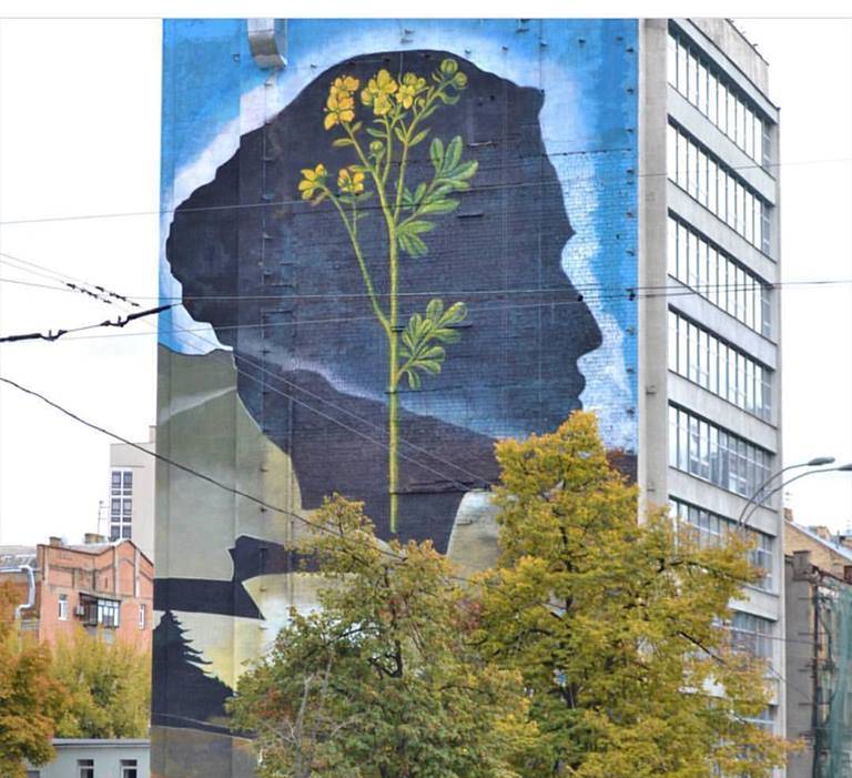 Пользователей соцсети поразил впечатляющий мурал в Киеве (фото)