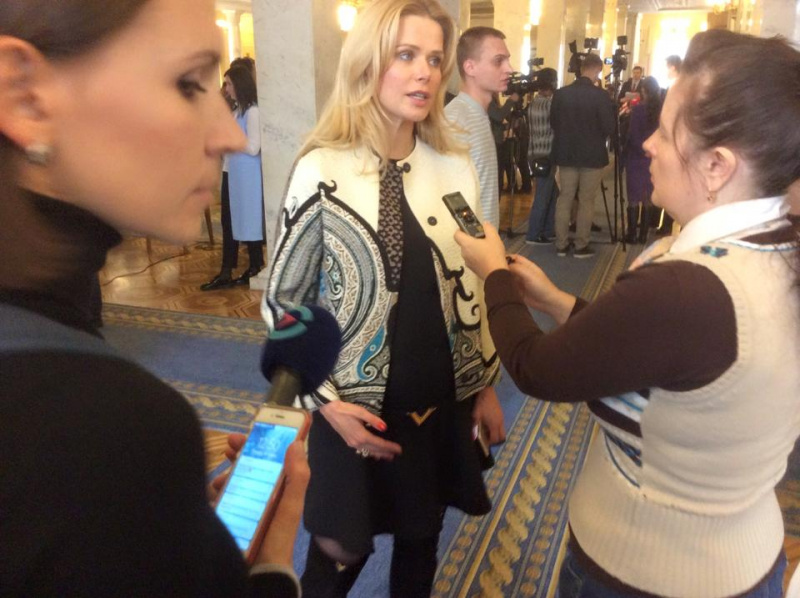 "Не заздріть": в мережі показали, скільки витрачає депутат "воюючої країни" на одне вбрання