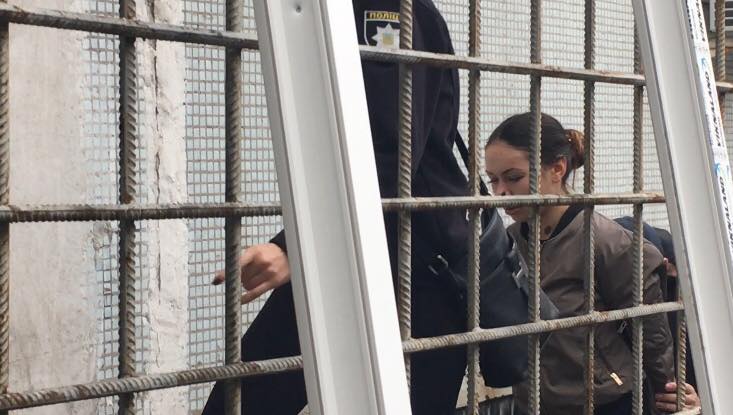 "Праздничный мейкап": появились первые фото Алены Зайцевой из суда