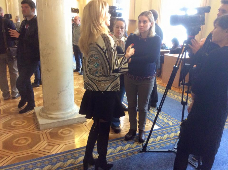 "Не заздріть": в мережі показали, скільки витрачає депутат "воюючої країни" на одне вбрання