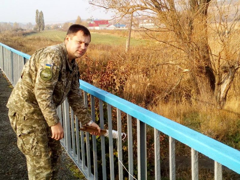 В Луганской области молодежь сделала патриотичными два моста
