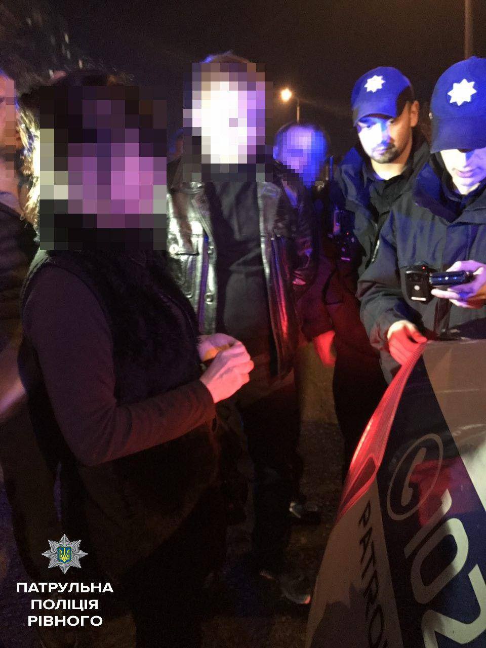 "Спасли от самосуда": в Ровно пьяная женщина протаранила четыре авто