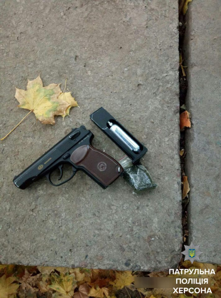 "18 мне уже": в Херсоне 15-летний подросток решил пострелять на детской площадке