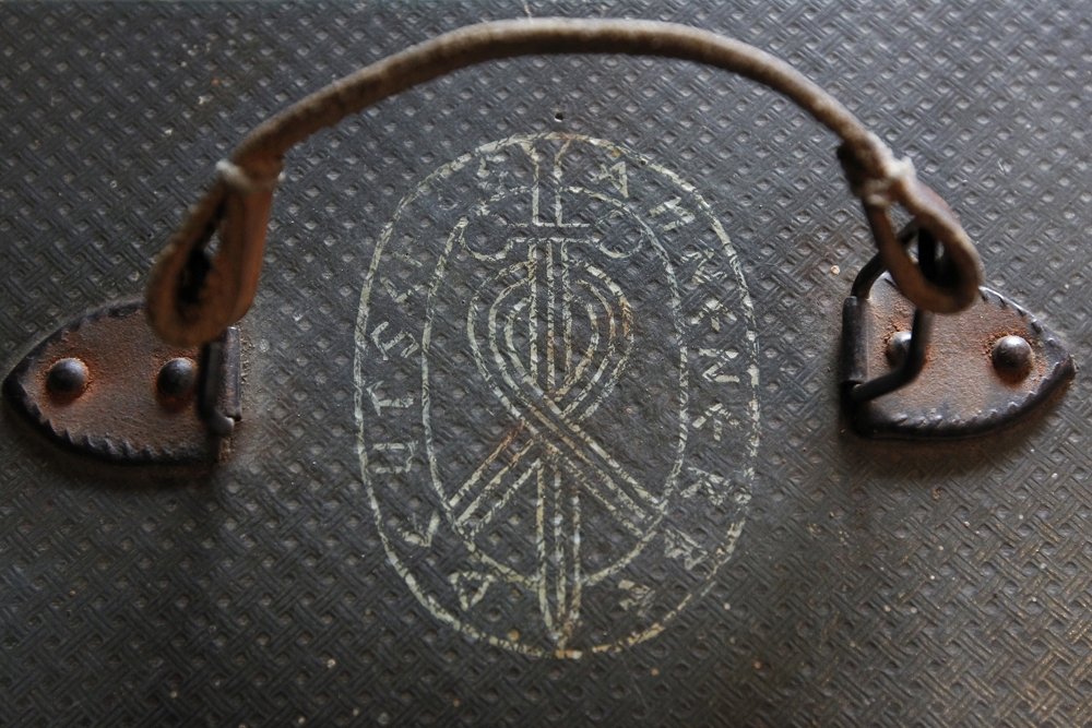 В РФ нашли сундук Третьего рейха с черепами инопланетян