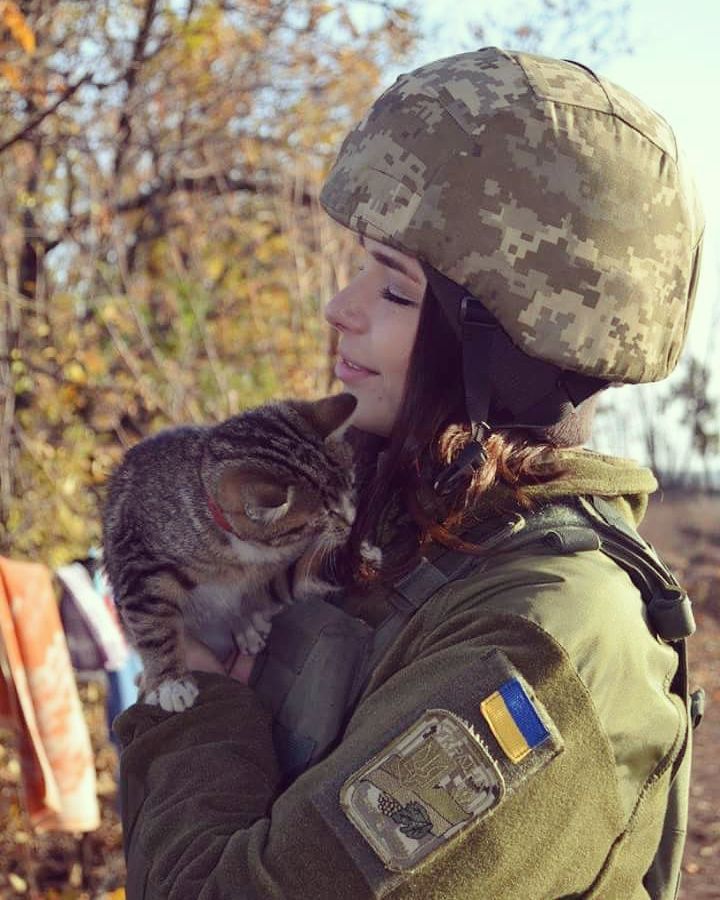 Краса врятує світ: 14 фото найвідважніших дівчат-захисниць України