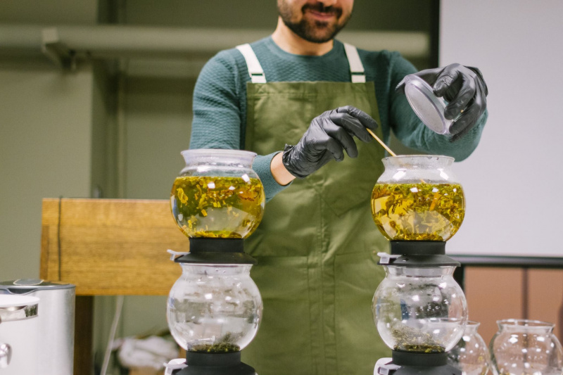 Вищий пілотаж: українець став чемпіоном із заварювання чаю