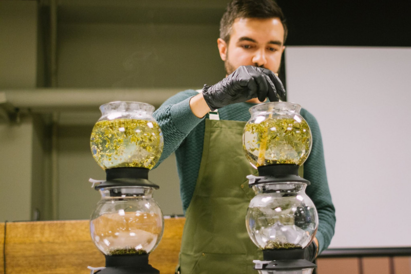 Вищий пілотаж: українець став чемпіоном із заварювання чаю