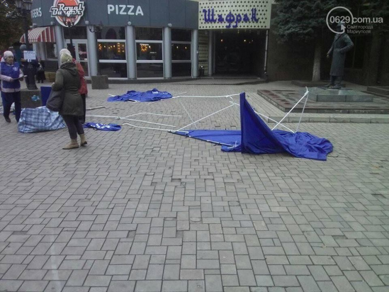 "Вітром здуло": з наметами "Оппоблока" сталася "маленька неприємність" у Маріуполі