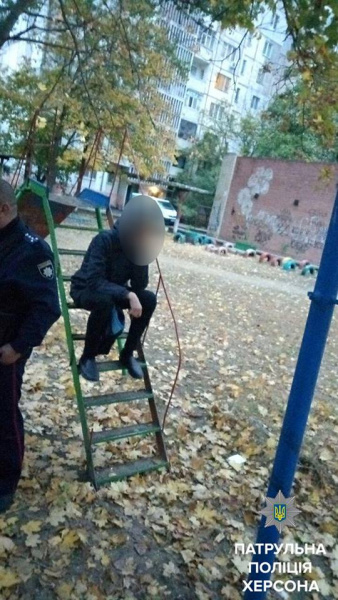 "18 мне уже": в Херсоне 15-летний подросток решил пострелять на детской площадке